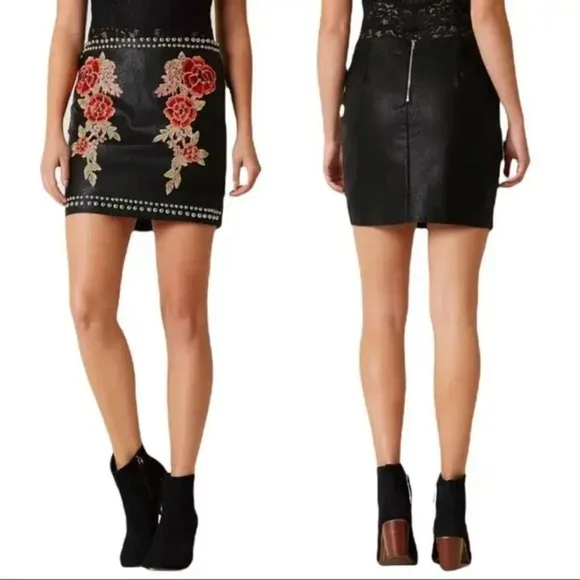 Romeo & Juliet Couture Embroidered faux-leather studded mini skirt. - Picture 2 of 7